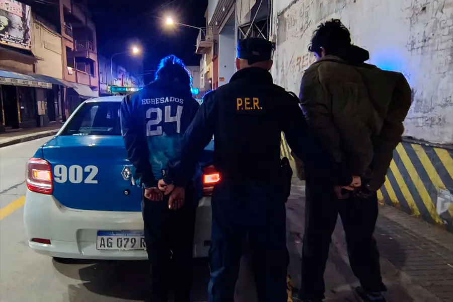 DETUVIERON A TRES SOSPECHOSOS TRAS SER VISTOS CAMINANDO POR TECHOS EN PARANÁ
