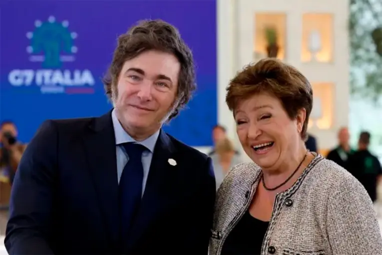 EL FMI RESPALDA EL PLAN ECONÓMICO, PERO EXIGE MÁS REFORMAS Y LIBERAR EL CEPO
