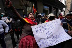 CRECE LA TENSIÓN EN BOLIVIA: ENFRENTAMIENTOS, GASES Y DETENIDOS EN PROTESTAS CONTRA EL GOBIERNO