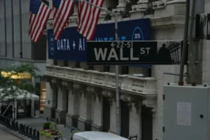 SUBE EL PETRÓLEO Y WALL STREET OPERA CON VOLATILIDAD POR LA TENSIÓN EN MEDIO ORIENTE