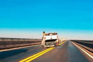 VOLCÓ UNA CAMIONETA EN EL ENLACE ROSARIO-VICTORIA