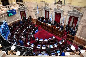 EL SENADO DEBATE UN PROYECTO QUE HABILITA LA COMPRA DE TIERRAS POR EXTRANJEROS Y LOS DESALOJOS EXPRÉS