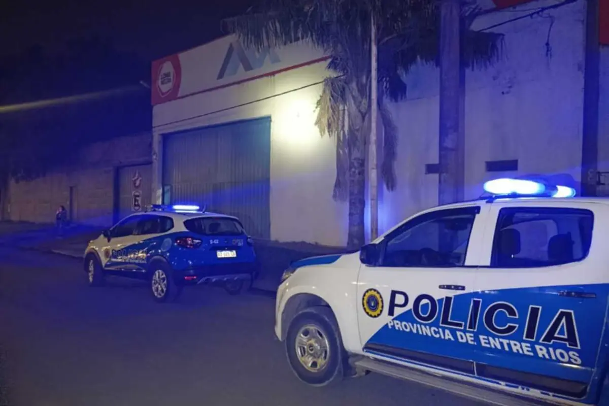 INVESTIGAN ATAQUE A BALAZOS A UN CORRALÓN DE PARANÁ: HALLARON VAINAS SERVIDAS