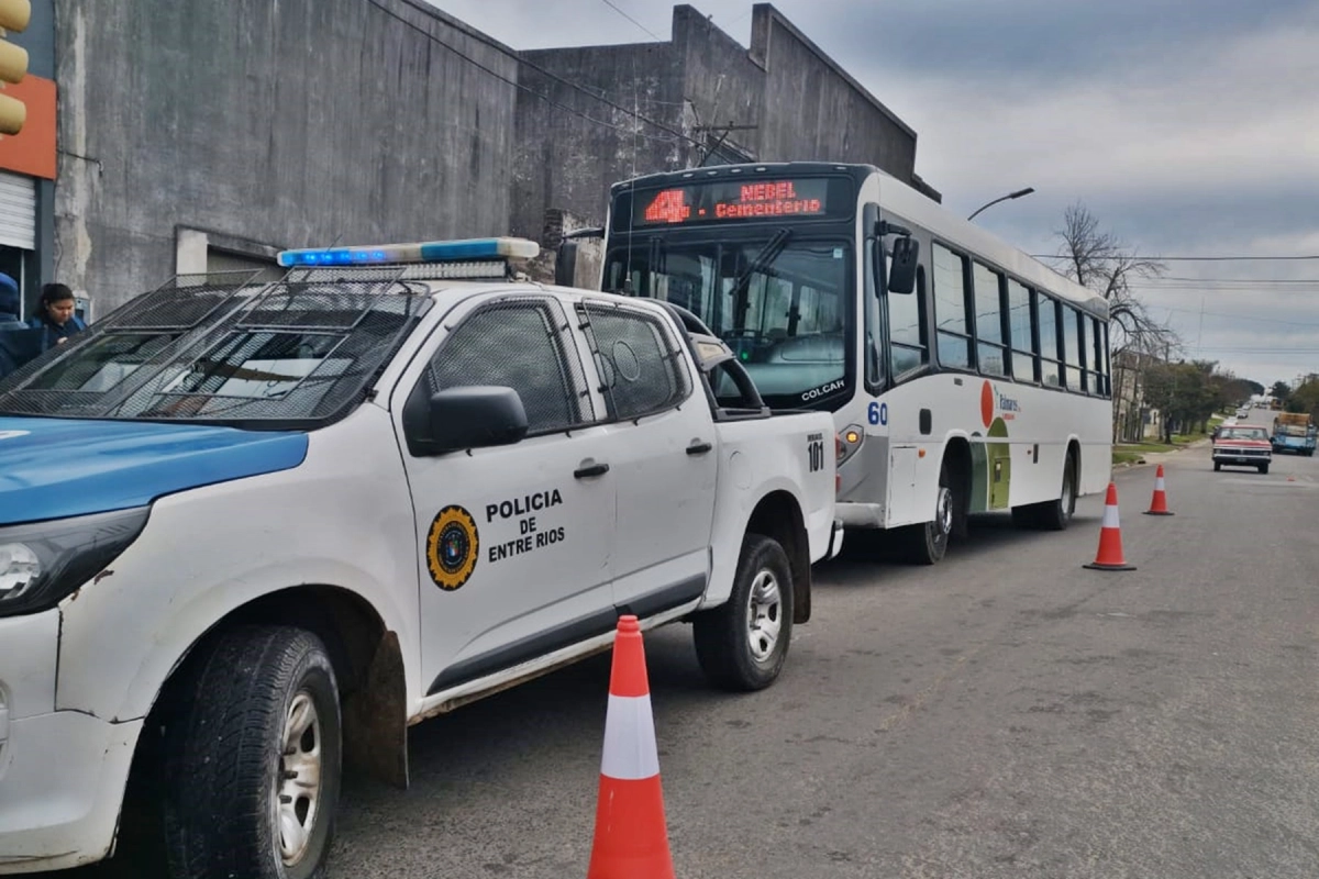 CONCORDIA: DETUVIERON A UN HOMBRE POR EXHIBICIONES OBSCENAS Y ORINAR EN UN COLECTIVO