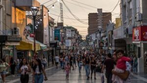 LOS COMERCIOS DE PARANÁ CERRARÁN A LAS 15 POR LA SEMIFINAL ENTRE ARGENTINA E INGLATERRA