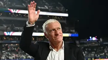 DESCHAMPS CUESTIONÓ AL VAR ARGENTINO TRAS LA CLASIFICACIÓN DE FRANCIA: “CINCO MINUTOS PARA PATEAR UN PENAL ES DEMASIADO”