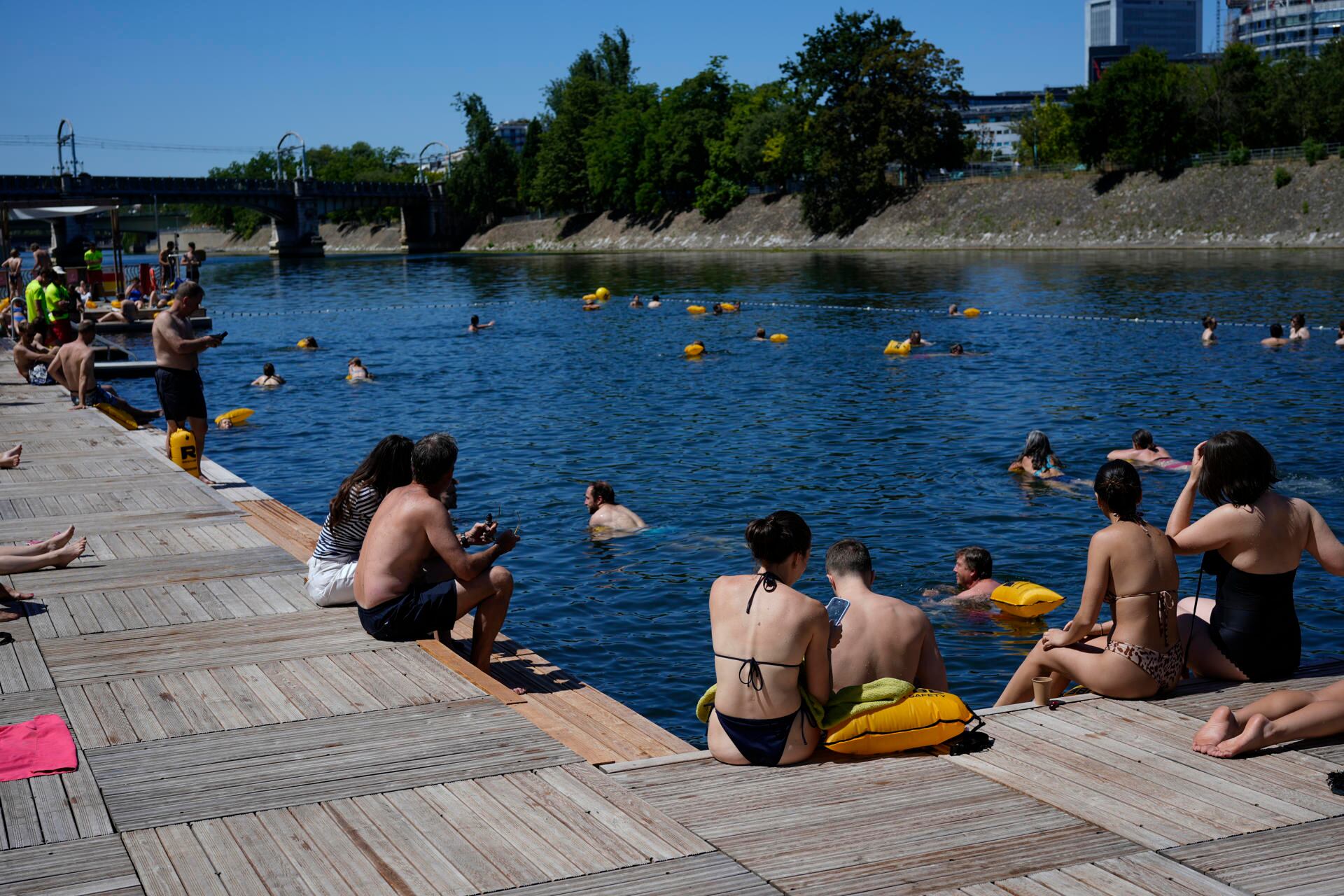OLA DE CALOR EN EUROPA: POR QUÉ FRANCIA SIGUE RESISTIÉNDOSE AL AIRE ACONDICIONADO PESE AL AUMENTO DE MUERTES