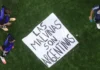 "MALVINAS Y EL FÚTBOL UNIFICAN AL PAÍS": LA REPERCUSIÓN DEL GESTO DE LA SELECCIÓN bandera-malvinas-1