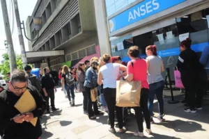 SEGURO DE DESEMPLEO: MÁS DE 90.000 TRABAJADORES DESPEDIDOS COMENZARON A COBRAR LA PRESTACIÓN EN SEIS MESES