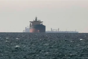 CRISIS EN MEDIO ORIENTE: EL BLOQUEO DE ORMUZ DISPARA EL PRECIO DEL PETRÓLEO Y ALTERA EL COMERCIO MUNDIAL