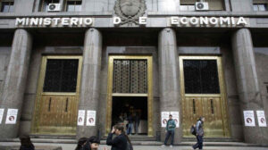 EL GOBIERNO BUSCA FINANCIAMIENTO EN EL MERCADO Y REFINANCIA DEUDA