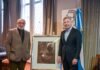 FRIGERIO RECIBIÓ UNA FOTOGRAFÍA DE JUAN L. ORTIZ QUE QUEDARÁ EN LA CASA DE ENTRE RÍOS EN BUENOS AIRES DSC_1932