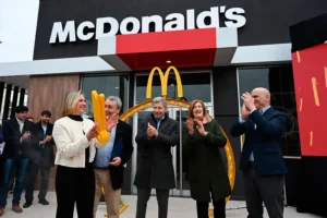 ABRIÓ EL SEGUNDO MCDONALD’S DE PARANÁ CON EL PRIMER AUTOMAC DE ENTRE RÍOS Y 80 NUEVOS EMPLEOS