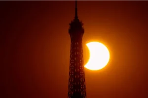 EL ECLIPSE SOLAR TOTAL OSCURECIÓ EL CIELO Y DEJÓ IMÁGENES IMPACTANTES