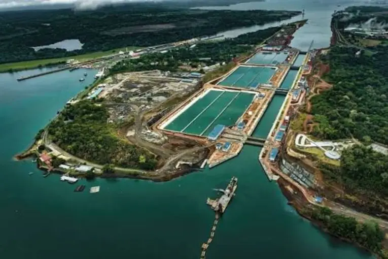 EL NIÑO COMPLICA AL CANAL DE PANAMÁ: REDUCIRÁ EL PASO DE BUQUES POR LA FALTA DE AGUA