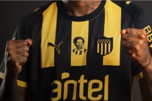 PEÑAROL HOMENAJEARÁ A RUBÉN RADA CON UNA CAMISETA ESPECIAL EN EL CLÁSICO ANTE NACIONAL