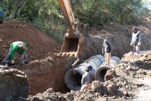 TRABAJOS EN DISTINTOS BARRIOS DE PARANÁ PARA MEJORAR EL DRENAJE Y REDUCIR RIESGOS ANTE LLUVIAS