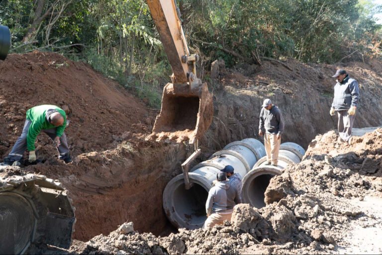 TRABAJOS EN DISTINTOS BARRIOS DE PARANÁ PARA MEJORAR EL DRENAJE Y REDUCIR RIESGOS ANTE LLUVIAS