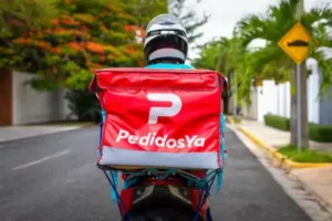 DETUVIERON A UN JOVEN CON UN KILO DE MARIHUANA EN UNA MOCHILA DE DELIVERY EN PARANÁ
