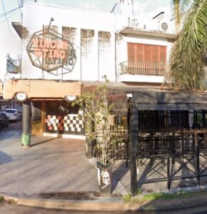 DETUVIERON A UN HOMBRE TRAS UN ROBO Y UN FORCEJEO CON EL DUEÑO DE UN BAR EN PARANÁ