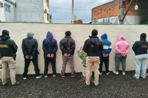 BALACERAS EN INMEDIACIONES DE EL PLUMÍN: REALIZARON DOCE ALLANAMIENTOS Y DETUVIERON A SEIS PERSONAS