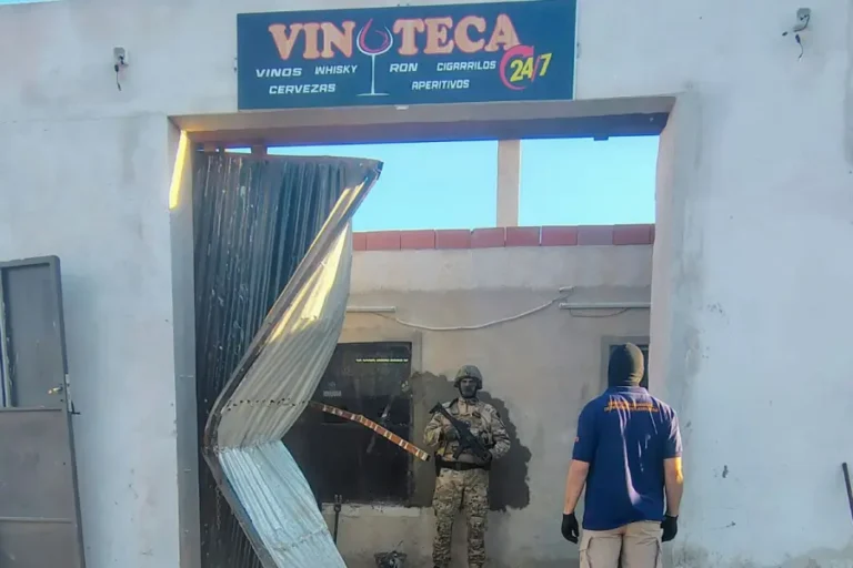 ALLANARON UNA VINOTECA POR PRESUNTA VENTA DE DROGAS Y DETUVIERON A UNA MUJER EN PARANÁ
