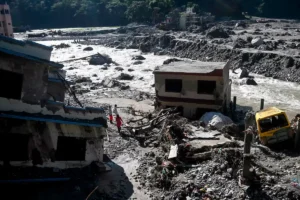 ALUD EN NEPAL: CUATRO MUERTOS Y 12 DESAPARECIDOS TRAS SEPULTAR UN CAMPAMENTO DE MONTAÑA