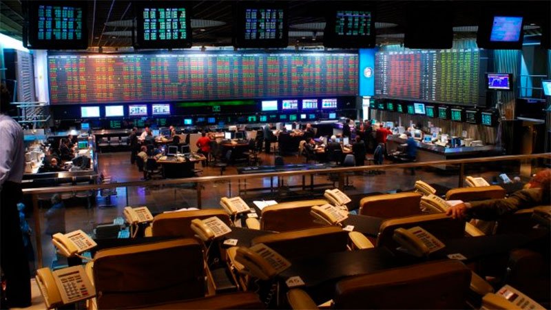 EL RIESGO PAÍS ALCANZÓ LOS 602 PUNTOS Y MARCÓ SU NIVEL MÁS ALTO EN CINCO MESES
