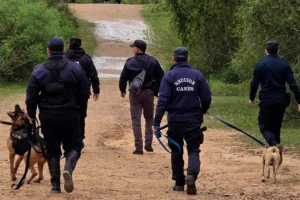 BUSCAN A UN JOVEN DESAPARECIDO EN CONCORDIA: UN PERRO RASTREADOR MARCÓ UNA ZONA CUBIERTA POR EL RÍO URUGUAY