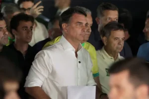 INVESTIGAN SI FLÁVIO BOLSONARO TENÍA PREVISTO VIAJAR A ESTADOS UNIDOS DESDE MISIONES