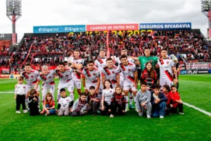 DOS FINALES PARA EL ROJINEGRO: CÓMO PUEDE ASEGURAR SU CONTINUIDAD EN LA PRIMERA NACIONAL