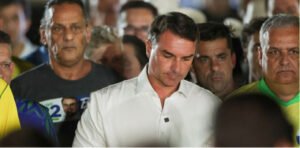 FLÁVIO BOLSONARO VIAJÓ A ESTADOS UNIDOS EN UN AVIÓN PRIVADO QUE PARTIÓ DE MISIONES